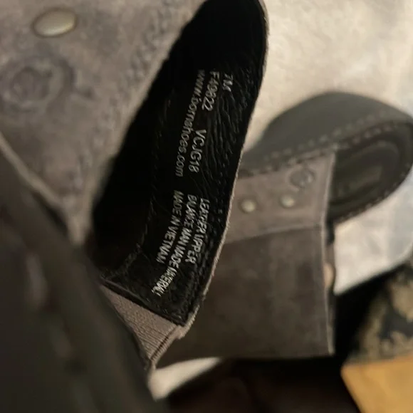 Born Majesty Gray Leather Studded Slip On Clogs Shoes Womens 7 M NEW WITHOUT BOX - Picture 2 of 6
